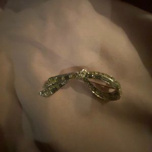 Bow Pin